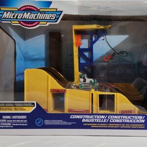 2020 Micro Machines Construction Expanding Playset w Exclusive Vehicle